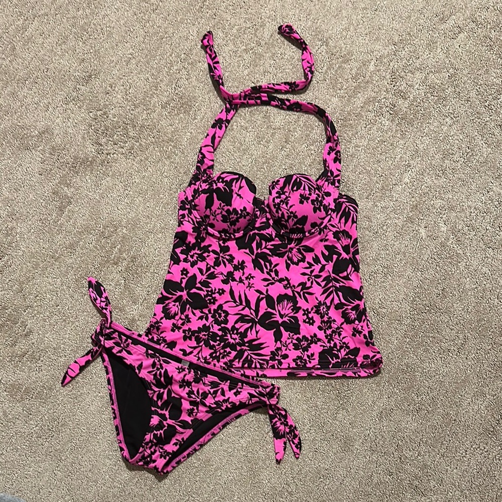 Women’s Victoria Secret 2 piece swim suit